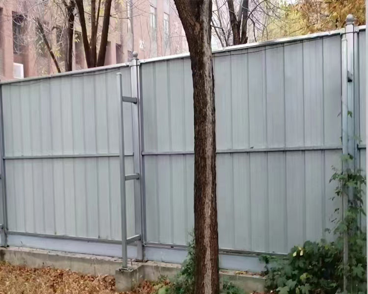 常见工程围挡板类型及其特点分析